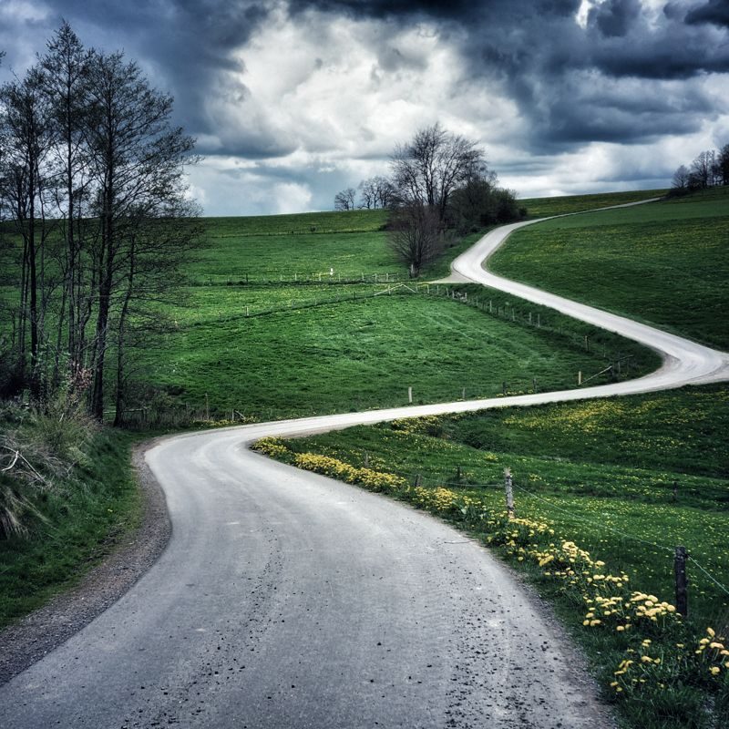 Gewundener Weg – Symbol für Orientierung im Coaching